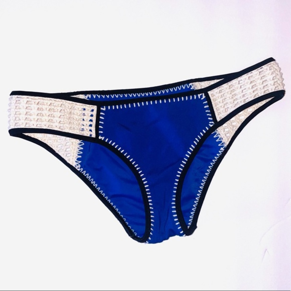 Victoria’s Secret crochet bikini bottoms size M